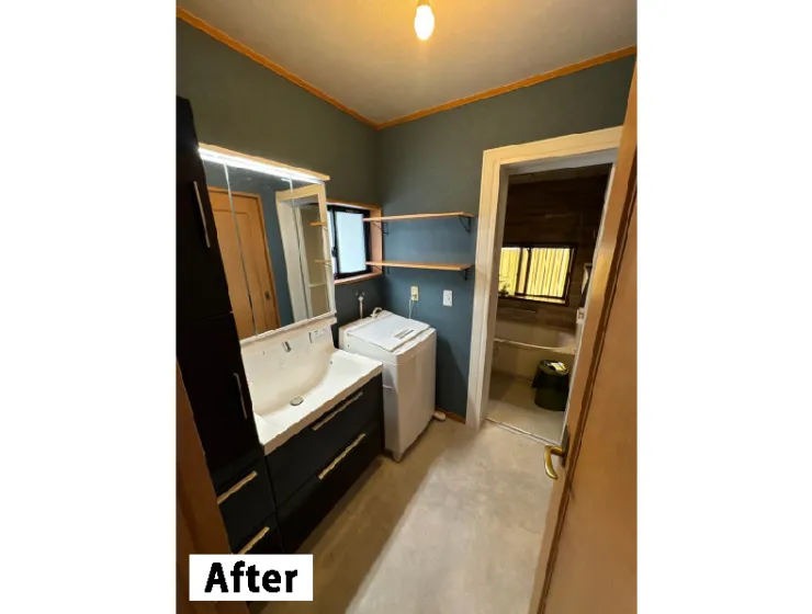 掃除もしやすくシックな洗面所にリフォーム